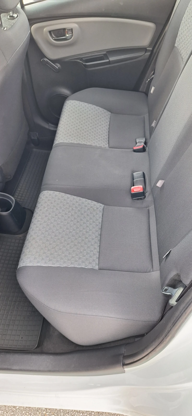 Toyota Yaris 1.33 VVT-I, снимка 13 - Автомобили и джипове - 53476795