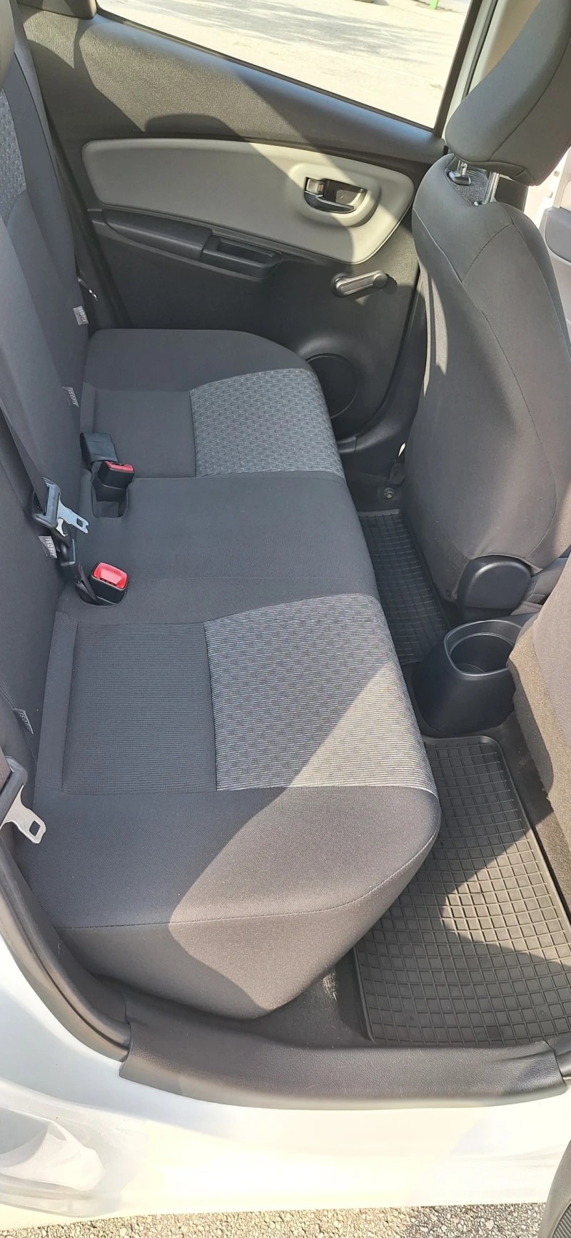 Toyota Yaris 1.33 VVT-I, снимка 12 - Автомобили и джипове - 53476795