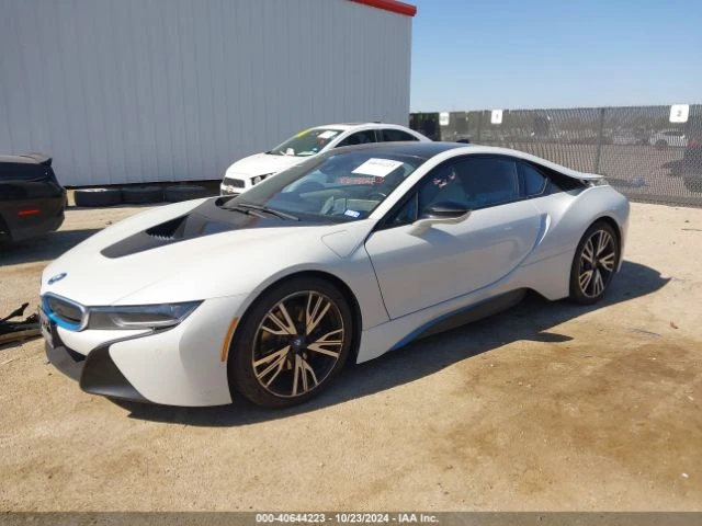 BMW i8 РЕАЛНИ КИЛОМЕТРИ/СЕРВИЗНА ИСТОРИЯ , снимка 3 - Автомобили и джипове - 48134534