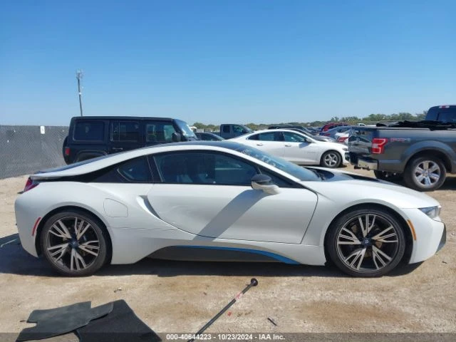 BMW i8 РЕАЛНИ КИЛОМЕТРИ/СЕРВИЗНА ИСТОРИЯ , снимка 4 - Автомобили и джипове - 48134534