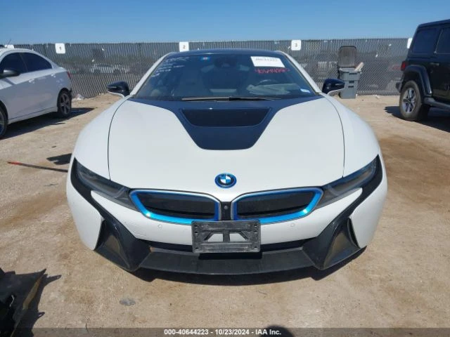 BMW i8 РЕАЛНИ КИЛОМЕТРИ/СЕРВИЗНА ИСТОРИЯ , снимка 2 - Автомобили и джипове - 48134534