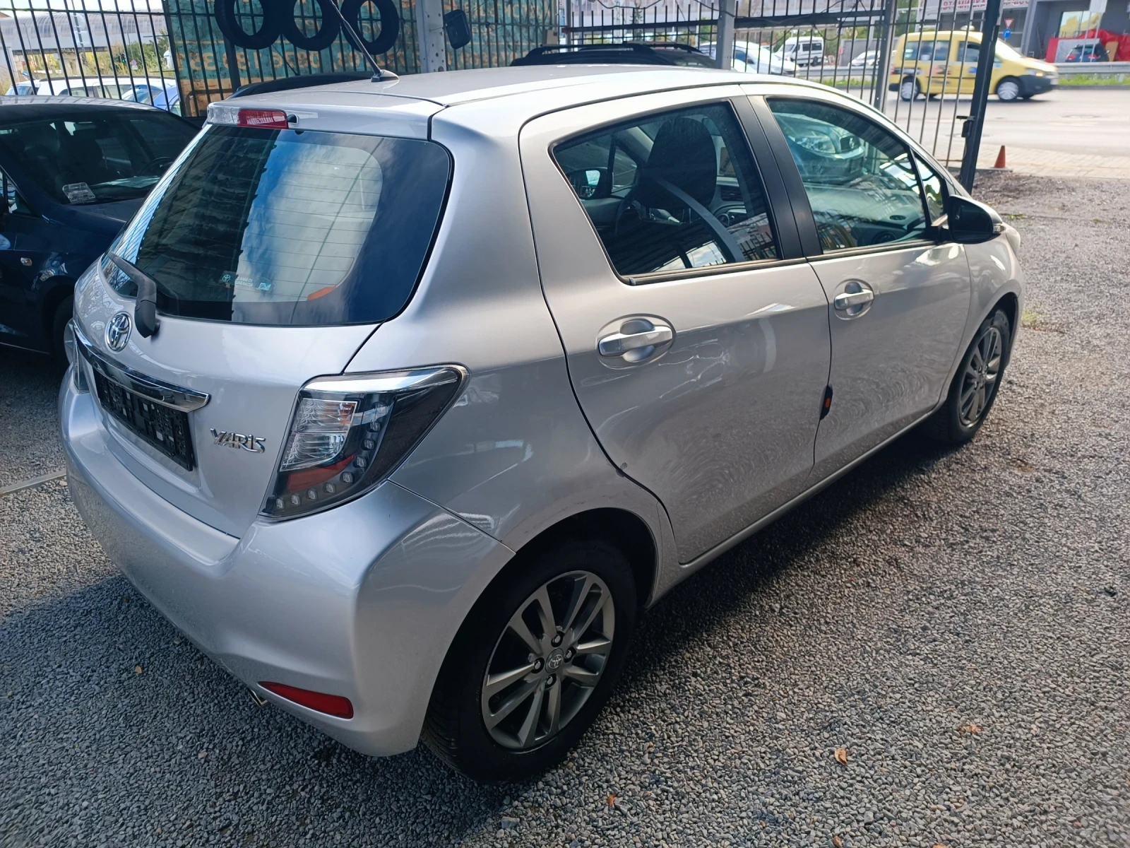 Toyota Yaris 1.0i 59000km. NAVI KAMERA EURO 5B  - изображение 4