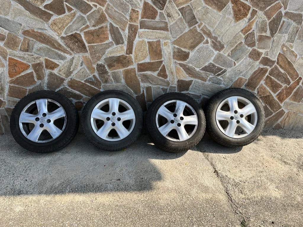 Toyota Yaris  - изображение 4