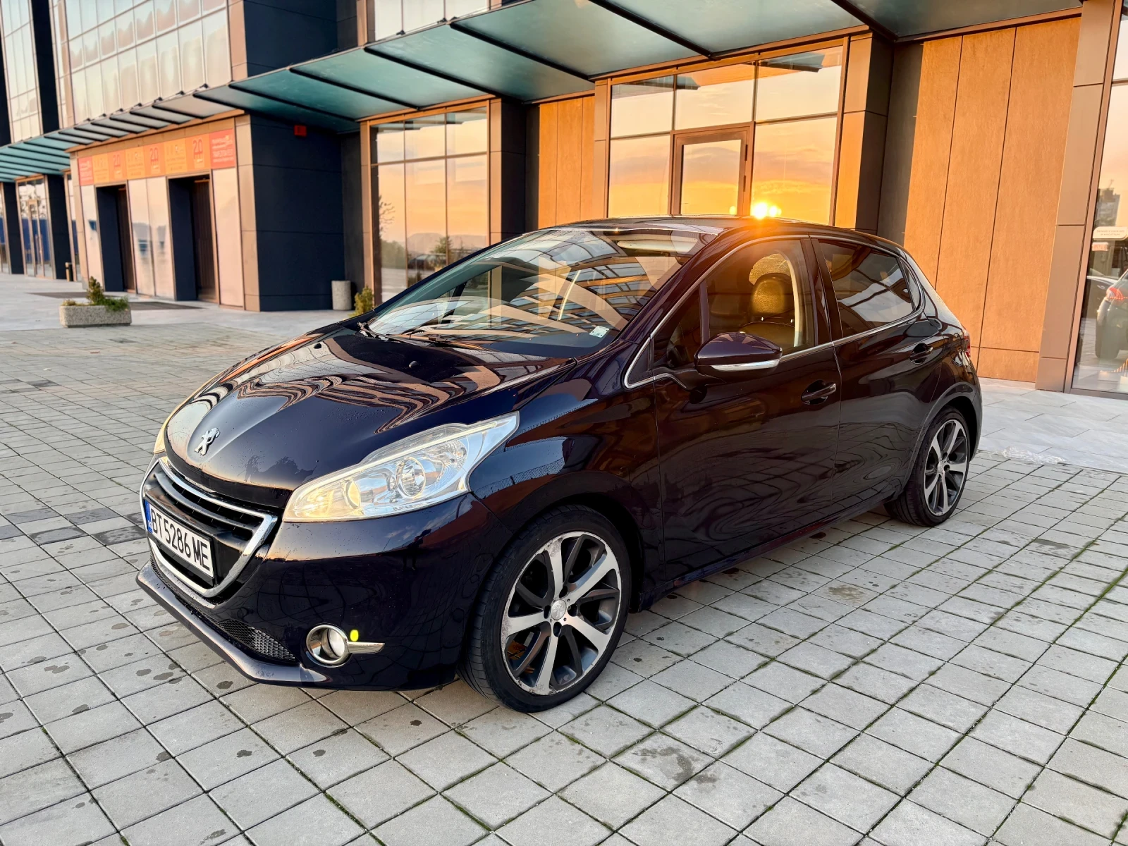 Peugeot 208 1.6 HDI 92 к.с Allure  - изображение 2