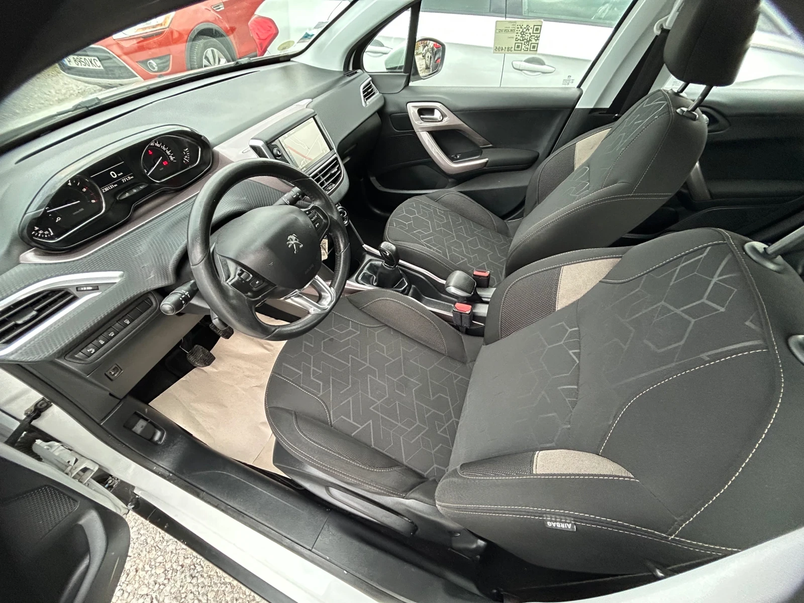 Peugeot 2008 1.6E-HDi/ NAVi /EURO 5B/92K.C./БЯЛА ПЕРЛА - изображение 9