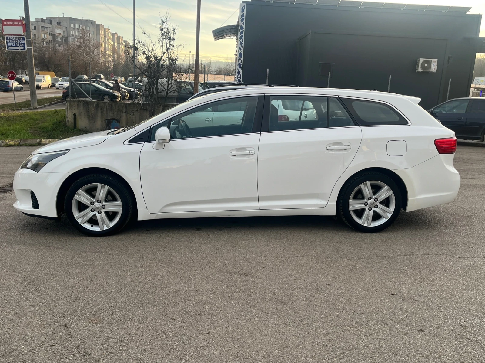 Toyota Avensis 1.8i FACELIFT  - изображение 9