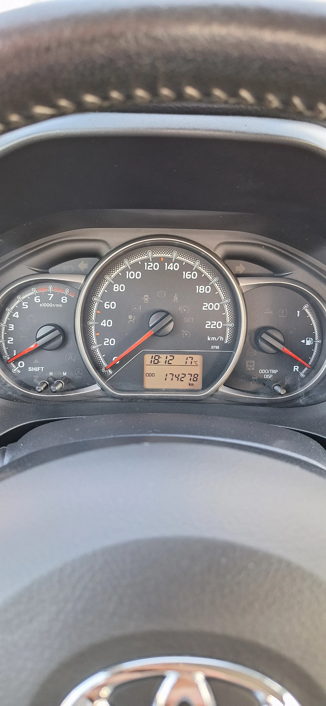 Toyota Yaris 1.33 VVT-I, снимка 10 - Автомобили и джипове - 53751417