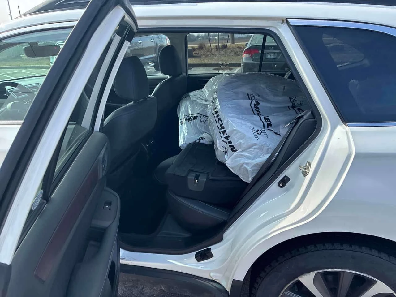 Subaru Outback * Limited * PANO* KEYLESS* ПОДГРЕВ* , снимка 14 - Автомобили и джипове - 53861889