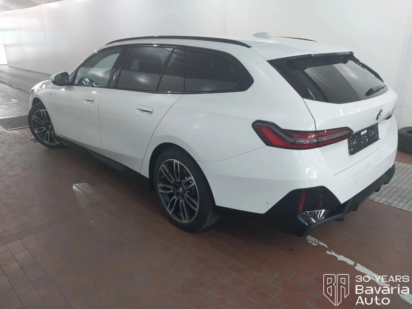 BMW 540 d xDrive Touring M Sport Paket Steptronic, снимка 2 - Автомобили и джипове - 53966809