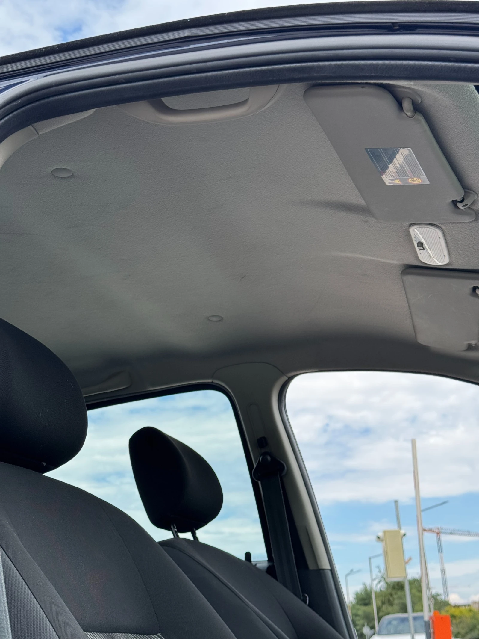 Dacia Sandero 1.2i 75кс, снимка 10 - Автомобили и джипове - 55037162