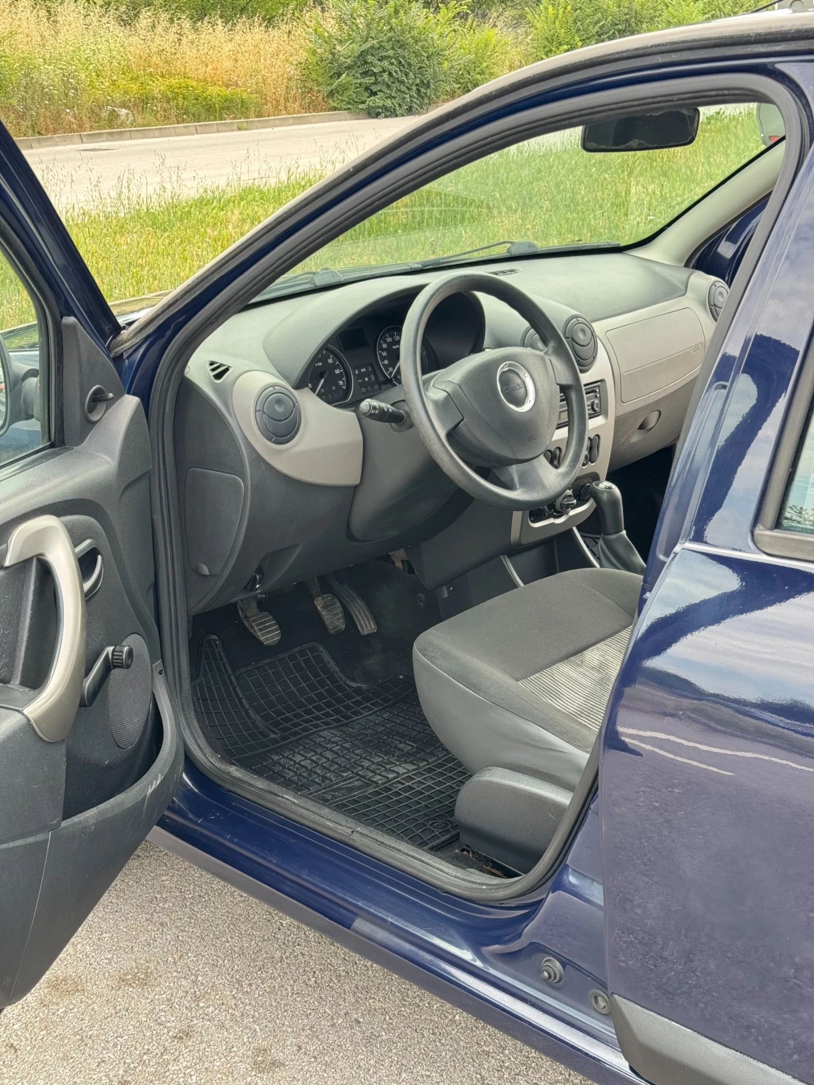 Dacia Sandero 1.2i 75кс, снимка 7 - Автомобили и джипове - 55037162