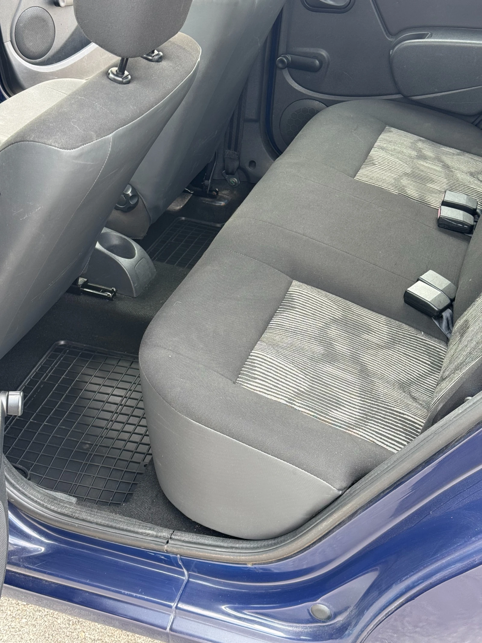 Dacia Sandero 1.2i 75кс, снимка 9 - Автомобили и джипове - 55037162