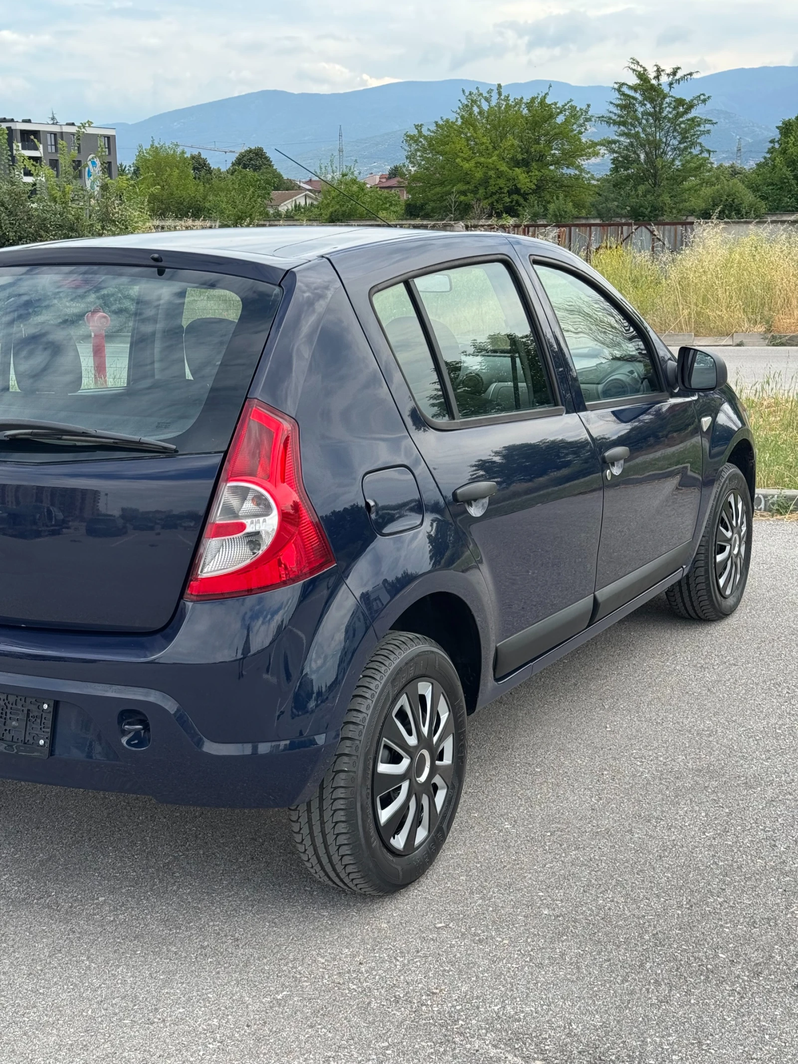 Dacia Sandero 1.2i 75кс, снимка 6 - Автомобили и джипове - 55037162