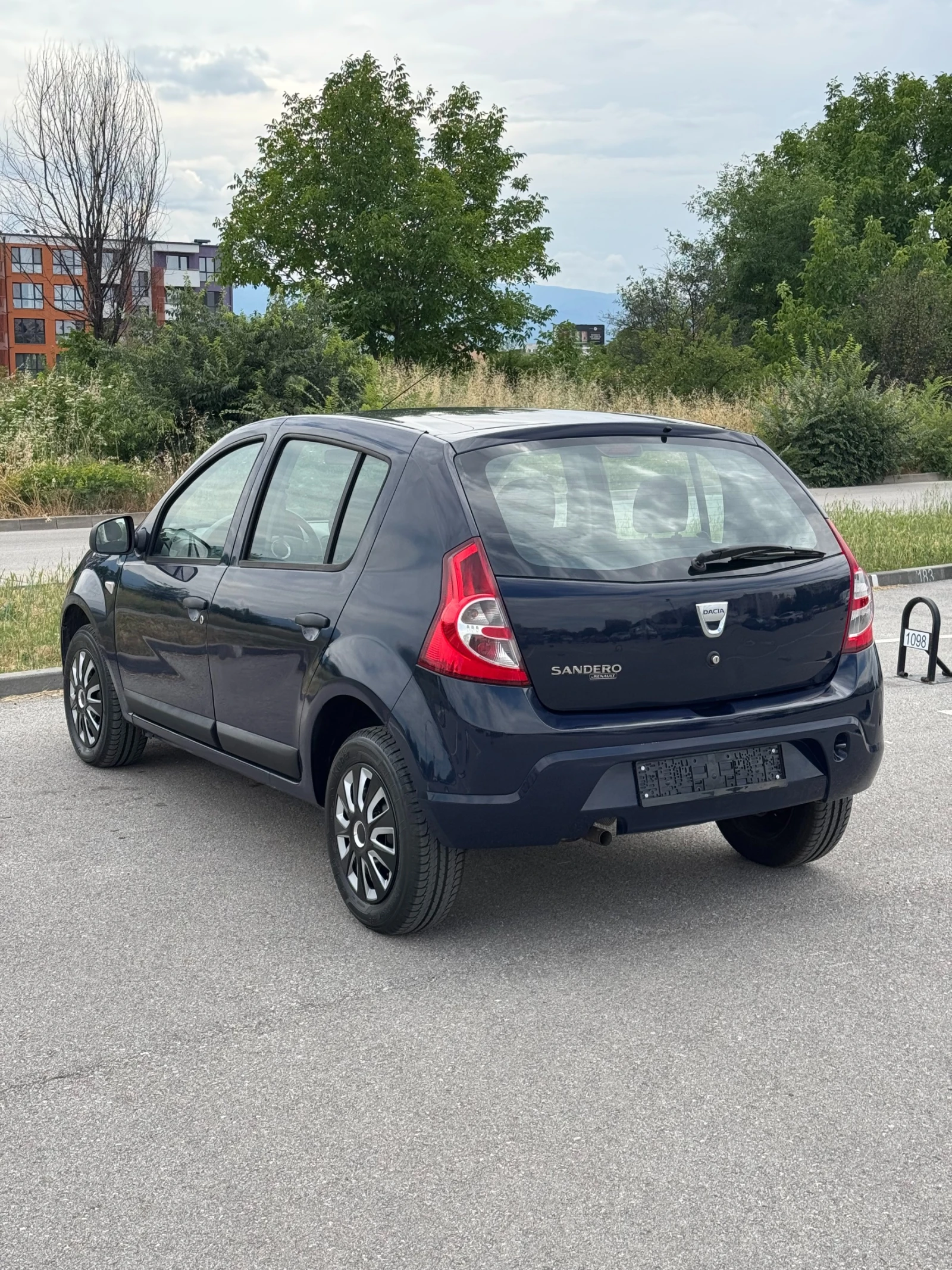 Dacia Sandero 1.2i 75кс, снимка 4 - Автомобили и джипове - 55037162