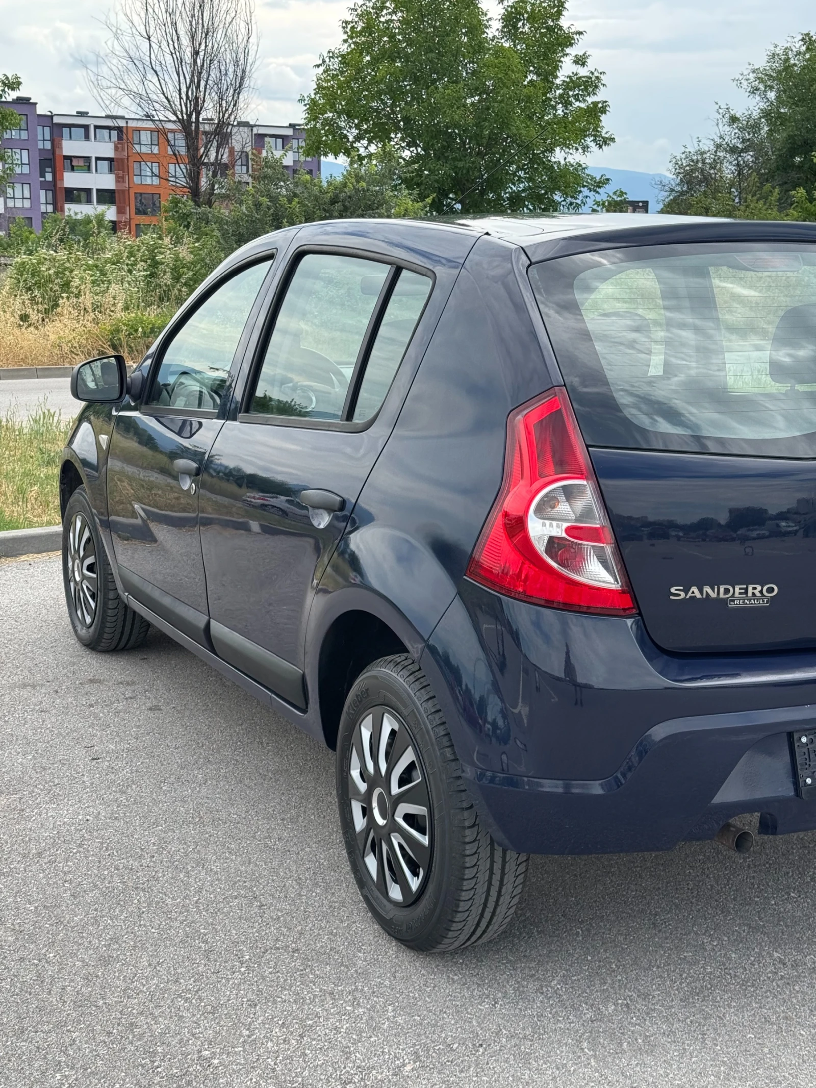Dacia Sandero 1.2i 75кс, снимка 5 - Автомобили и джипове - 55037162