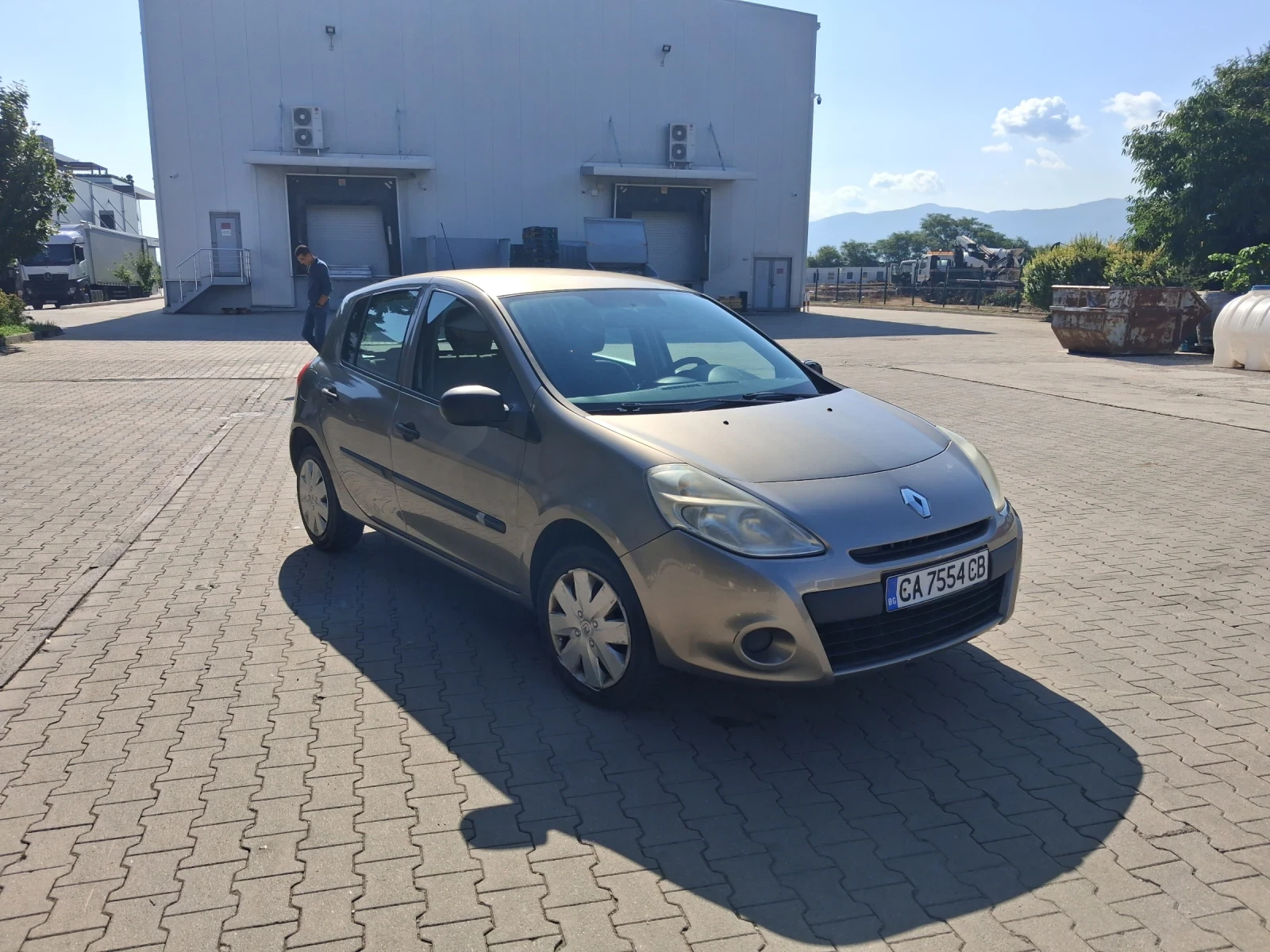 Renault Clio, снимка 2 - Автомобили и джипове - 55830719