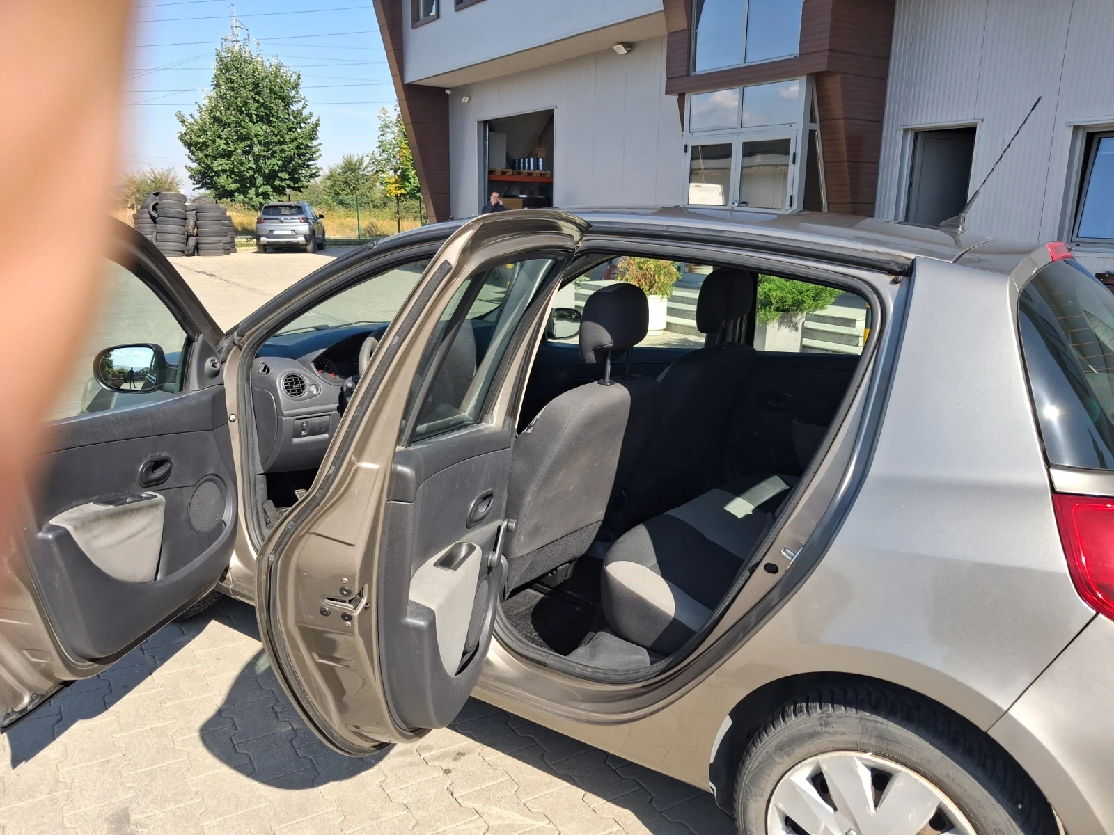 Renault Clio, снимка 6 - Автомобили и джипове - 55830719