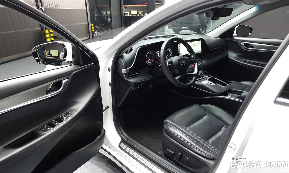Hyundai Grandeur 2.5 Premium, снимка 13 - Автомобили и джипове - 56156076