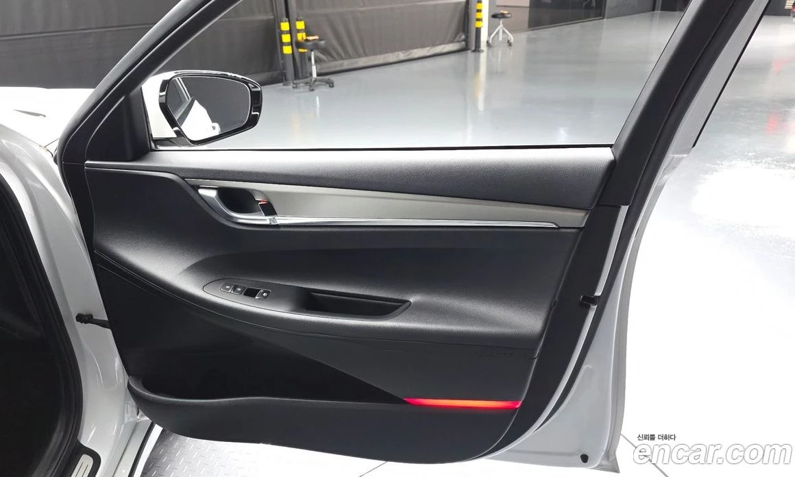Hyundai Grandeur 2.5 Premium, снимка 14 - Автомобили и джипове - 56156076
