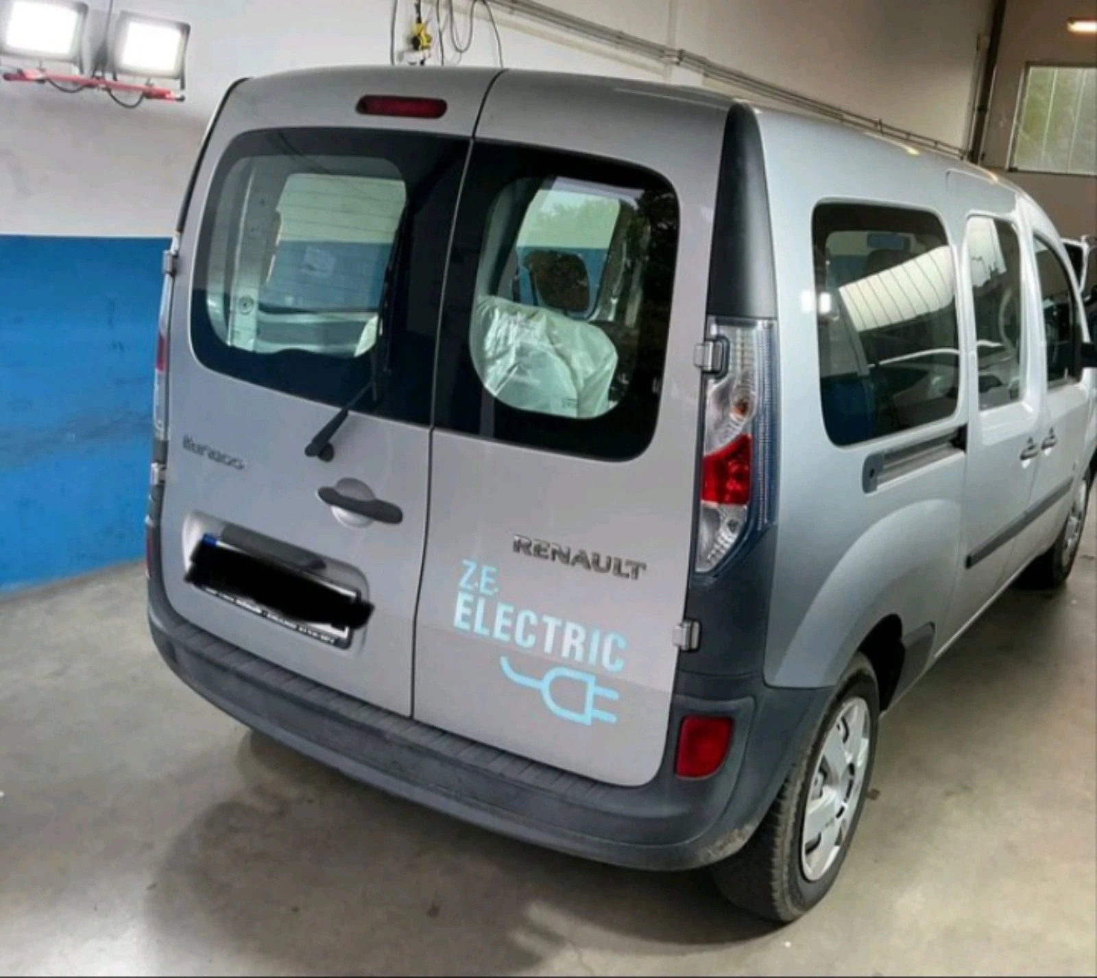 Renault Kangoo Z.E.Maxi 5, снимка 2 - Автомобили и джипове - 56688324