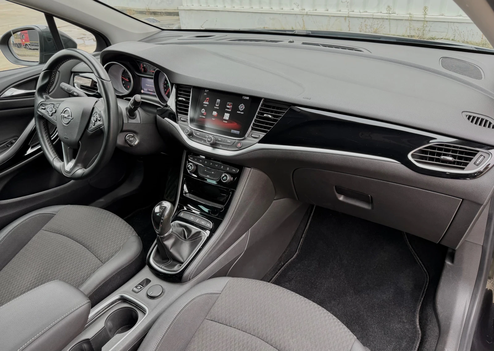 Opel Astra 1.6CDTI/ULTIMATE/FULL LED/KAMERA/DISTRONIC/TOP, снимка 10 - Автомобили и джипове - 56726968
