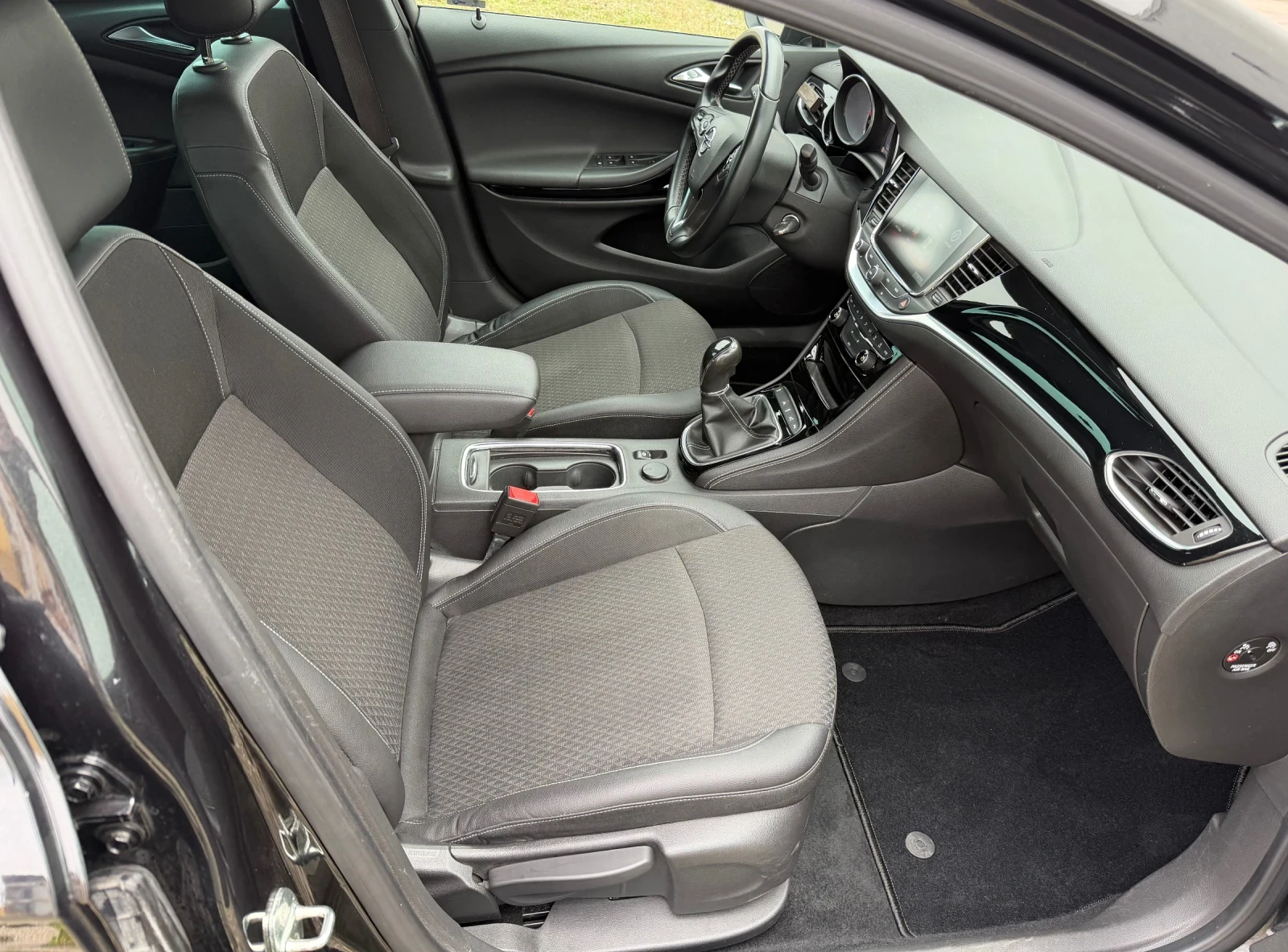 Opel Astra 1.6CDTI/ULTIMATE/FULL LED/KAMERA/DISTRONIC/TOP, снимка 8 - Автомобили и джипове - 56726968
