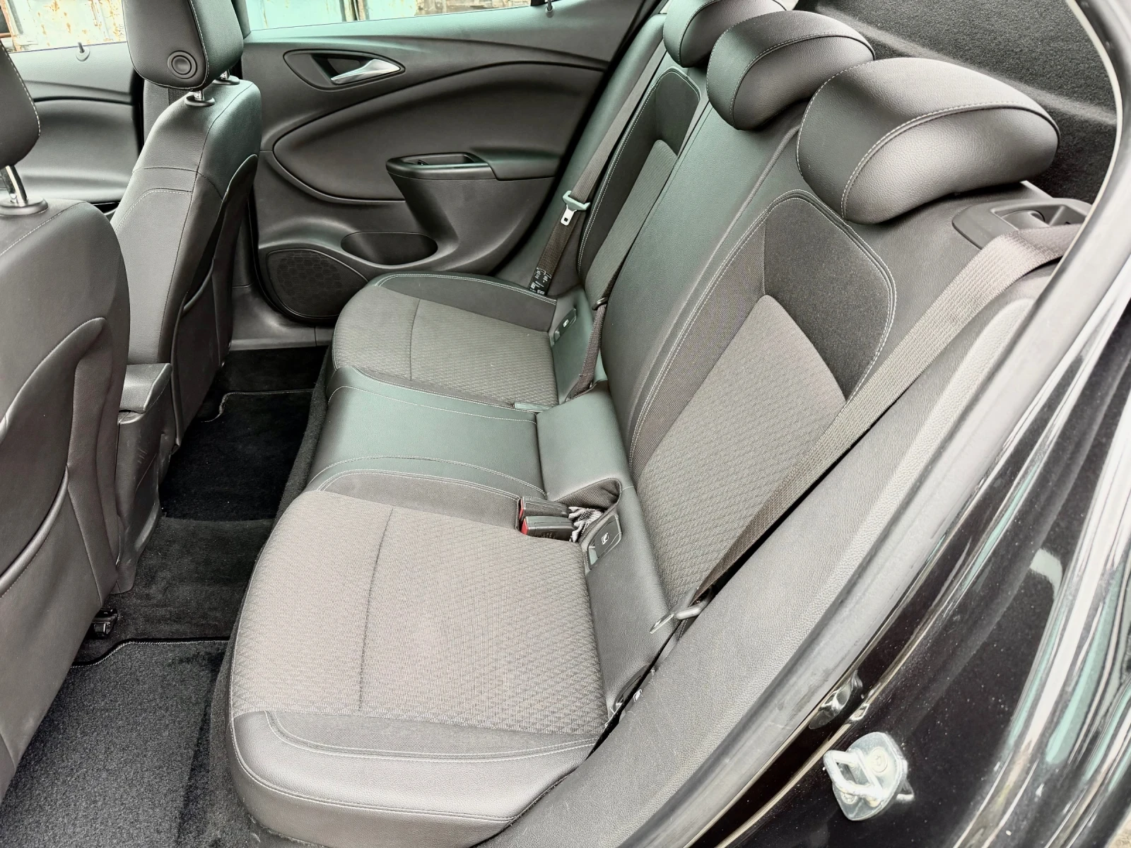 Opel Astra 1.6CDTI/ULTIMATE/FULL LED/KAMERA/DISTRONIC/TOP, снимка 9 - Автомобили и джипове - 56726968