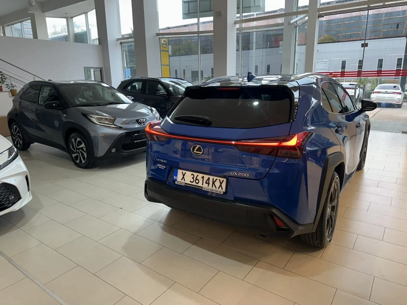 Lexus UX 200, снимка 5 - Автомобили и джипове - 52391610