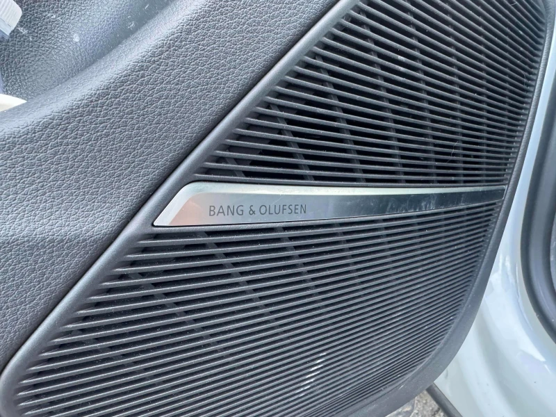 Audi Q8 HYBRID TECHNIK * * CARFAX * * АВТО КРЕДИТ * * , снимка 10 - Автомобили и джипове - 52830628