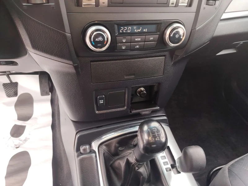 Mitsubishi Pajero Италия , снимка 10 - Автомобили и джипове - 53210500