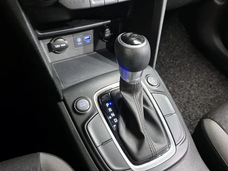 Hyundai Kona 1.6 Turbo 4Wd Smart, снимка 17 - Автомобили и джипове - 54998207