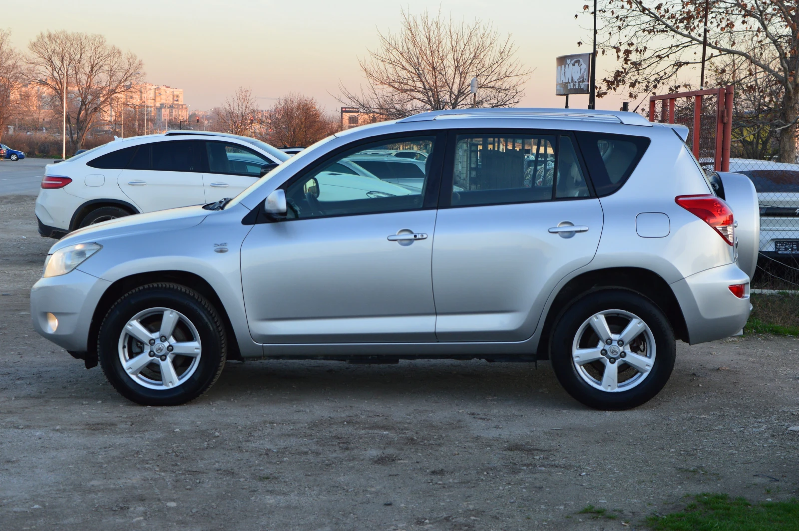 Toyota Rav4 2.2D4D-LUXURY-136k.c. | Mobile.bg � ����������� 4