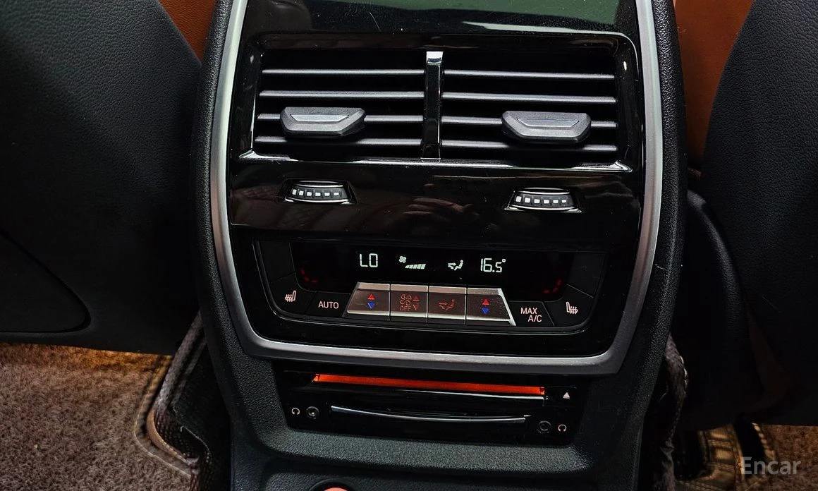 BMW X7 40d* ВЪЗДУХ* ПАМЕТ* 360 КАМ* ОБДУХВАНЕ* ЕКРАНИ* , снимка 16 - Автомобили и джипове - 54019805