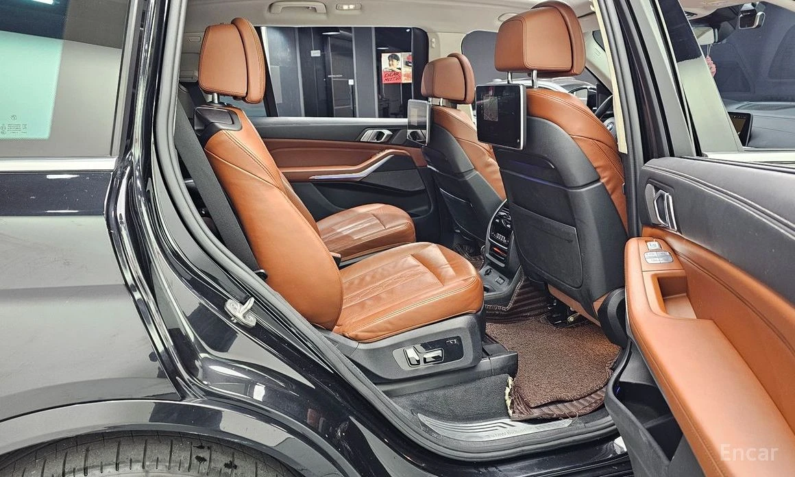 BMW X7 40d* ВЪЗДУХ* ПАМЕТ* 360 КАМ* ОБДУХВАНЕ* ЕКРАНИ* , снимка 11 - Автомобили и джипове - 54019805