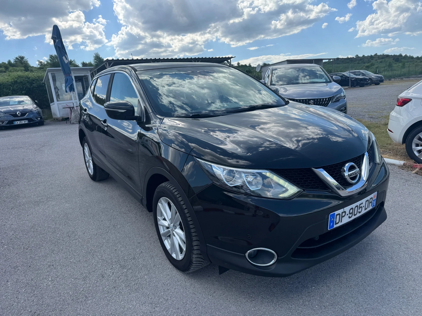 Nissan Qashqai 1.5 DCI Tekna, снимка 3 - Автомобили и джипове - 54709212
