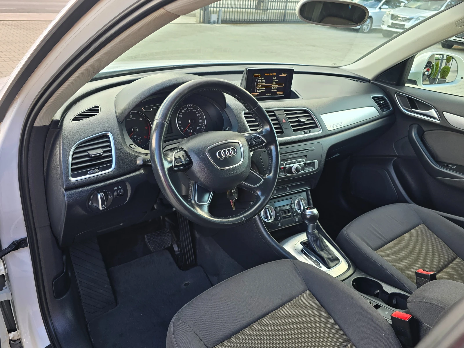 Audi Q3 2.0TDI, Quattro, S-Tronic!, снимка 8 - Автомобили и джипове - 54762012