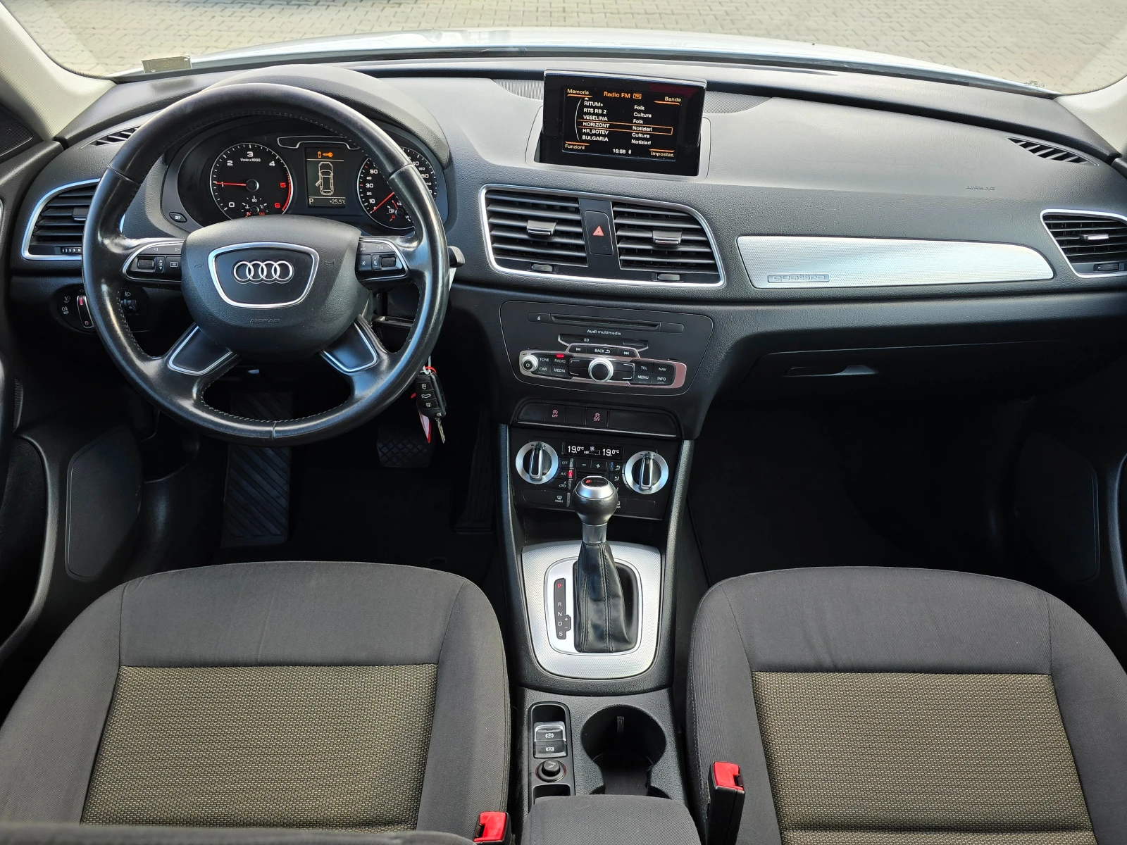Audi Q3 2.0TDI, Quattro, S-Tronic!, снимка 9 - Автомобили и джипове - 54762012