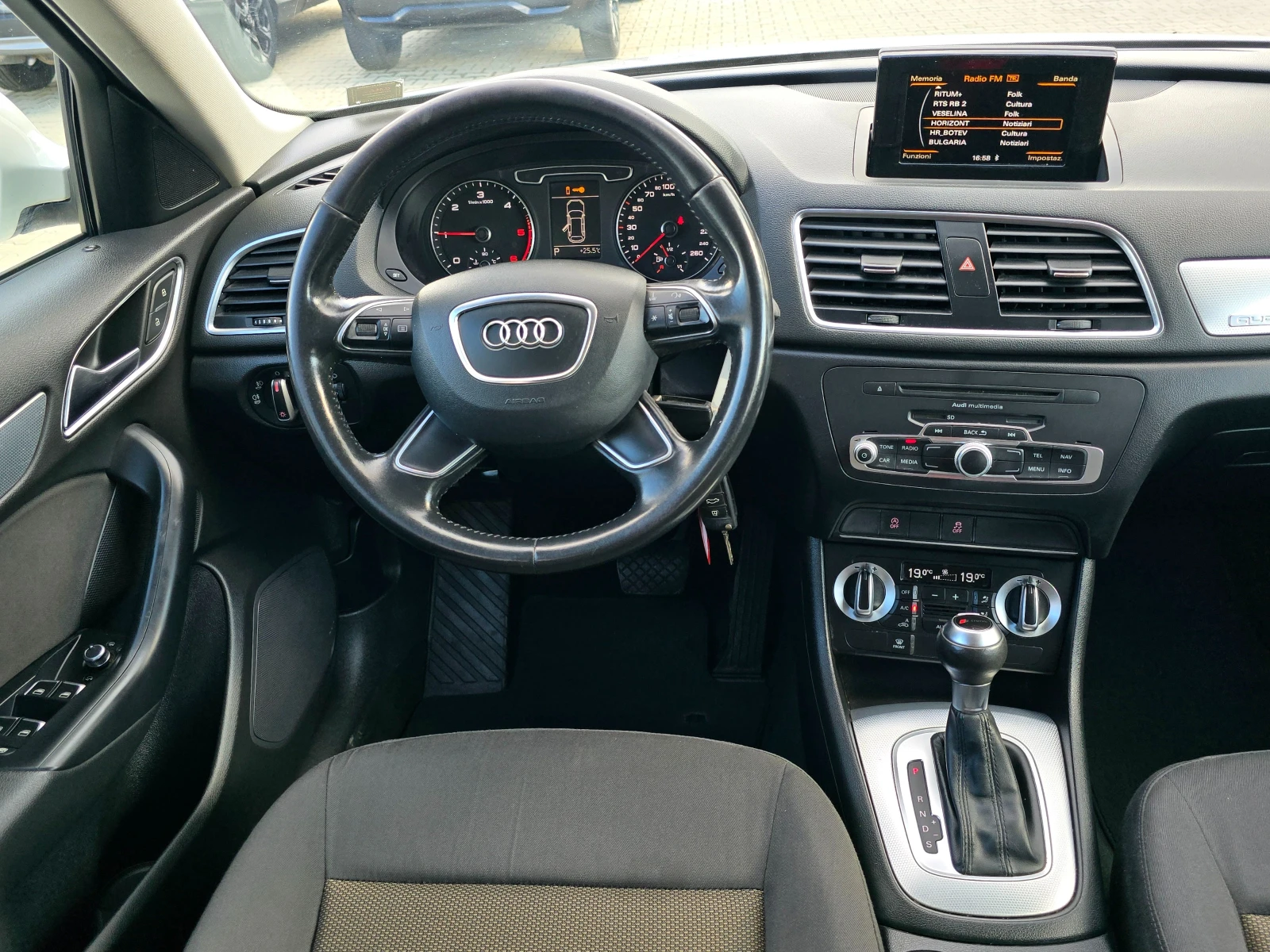 Audi Q3 2.0TDI, Quattro, S-Tronic!, снимка 10 - Автомобили и джипове - 54762012