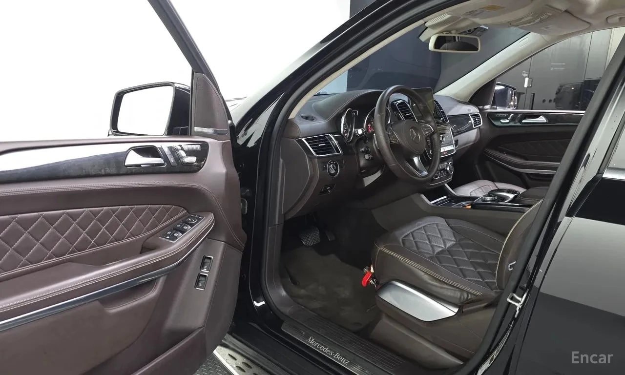 Mercedes-Benz GLS * GLS500 4MATIC* АВТОКРЕДИТ* , снимка 10 - Автомобили и джипове - 56104165