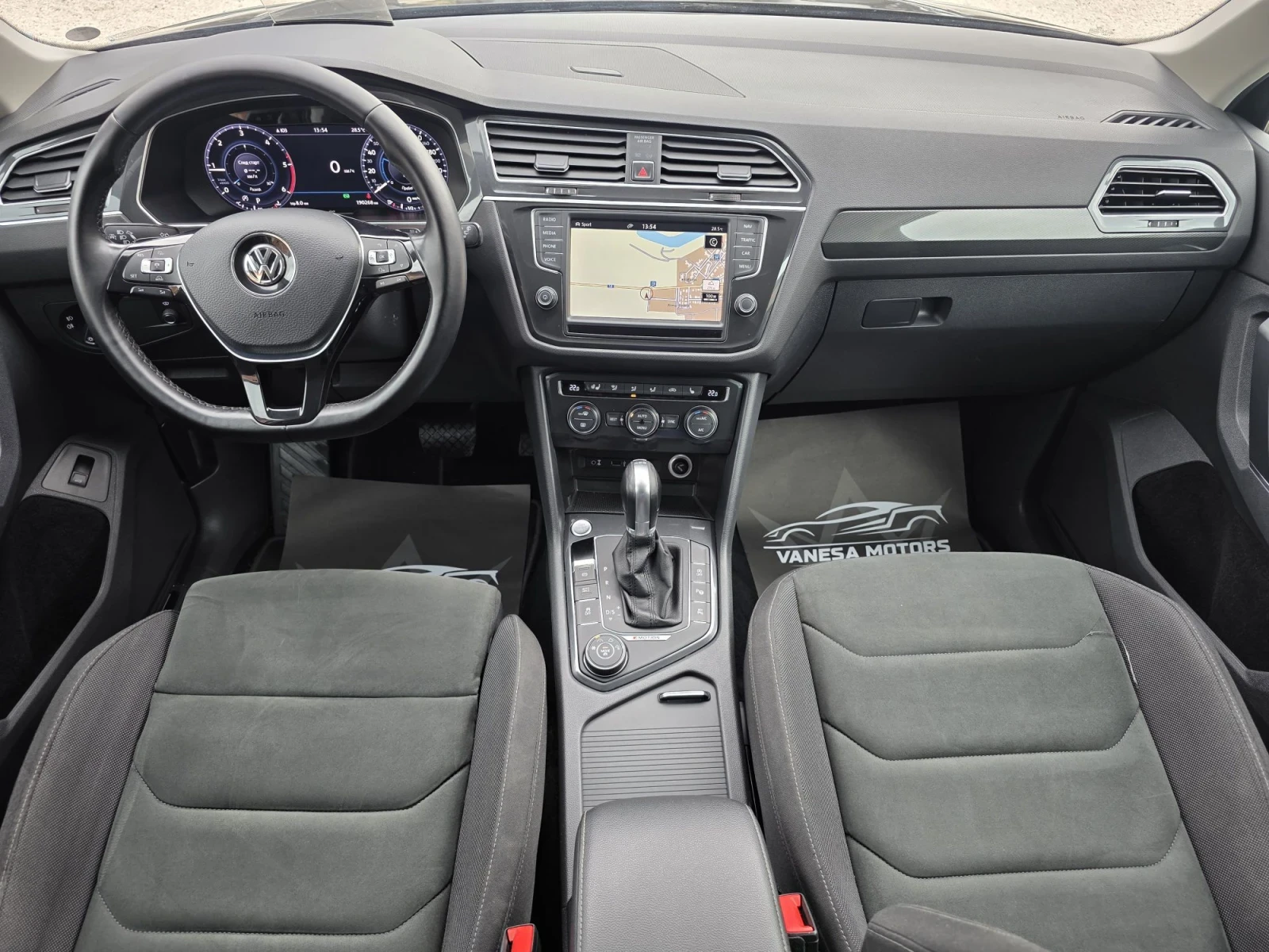 VW Tiguan С-История Digital Heda Up Keyless Go 190кс, снимка 4 - Автомобили и джипове - 56164783