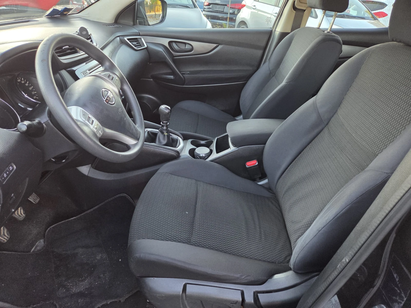 Nissan Qashqai 1.5 dCi, снимка 6 - Автомобили и джипове - 56372474