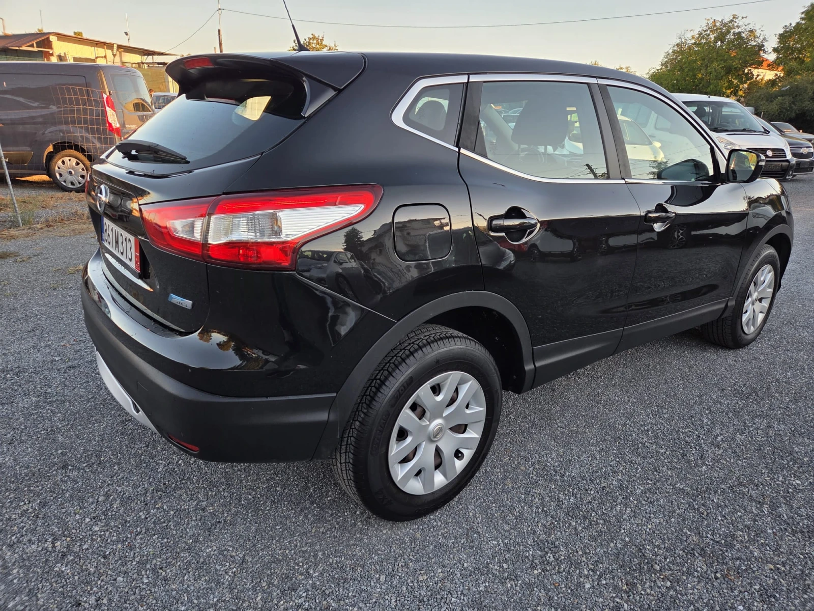 Nissan Qashqai 1.5 dCi, снимка 3 - Автомобили и джипове - 56372474