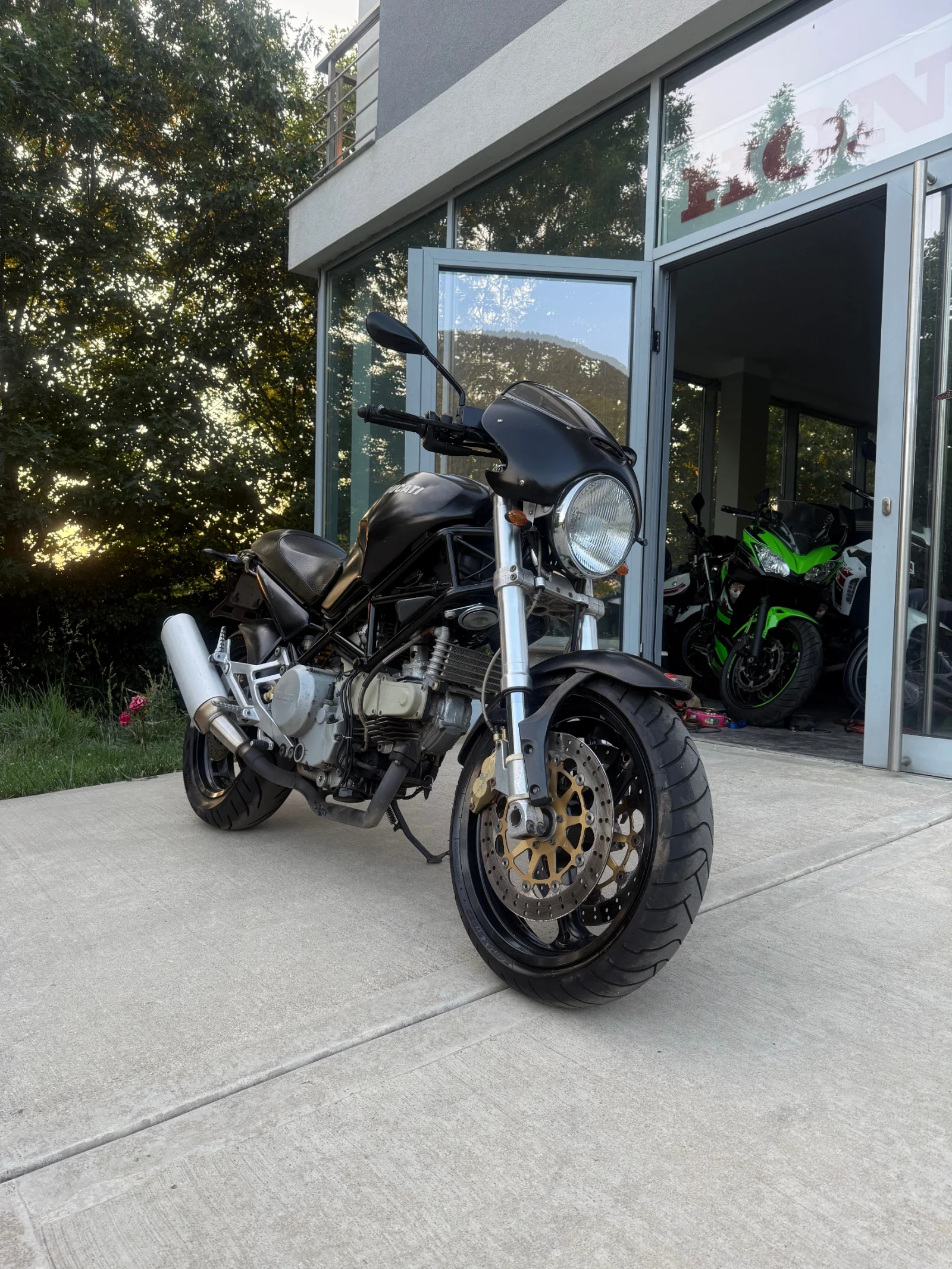 Ducati Monster MONSTER DARK 750 - изображение 2