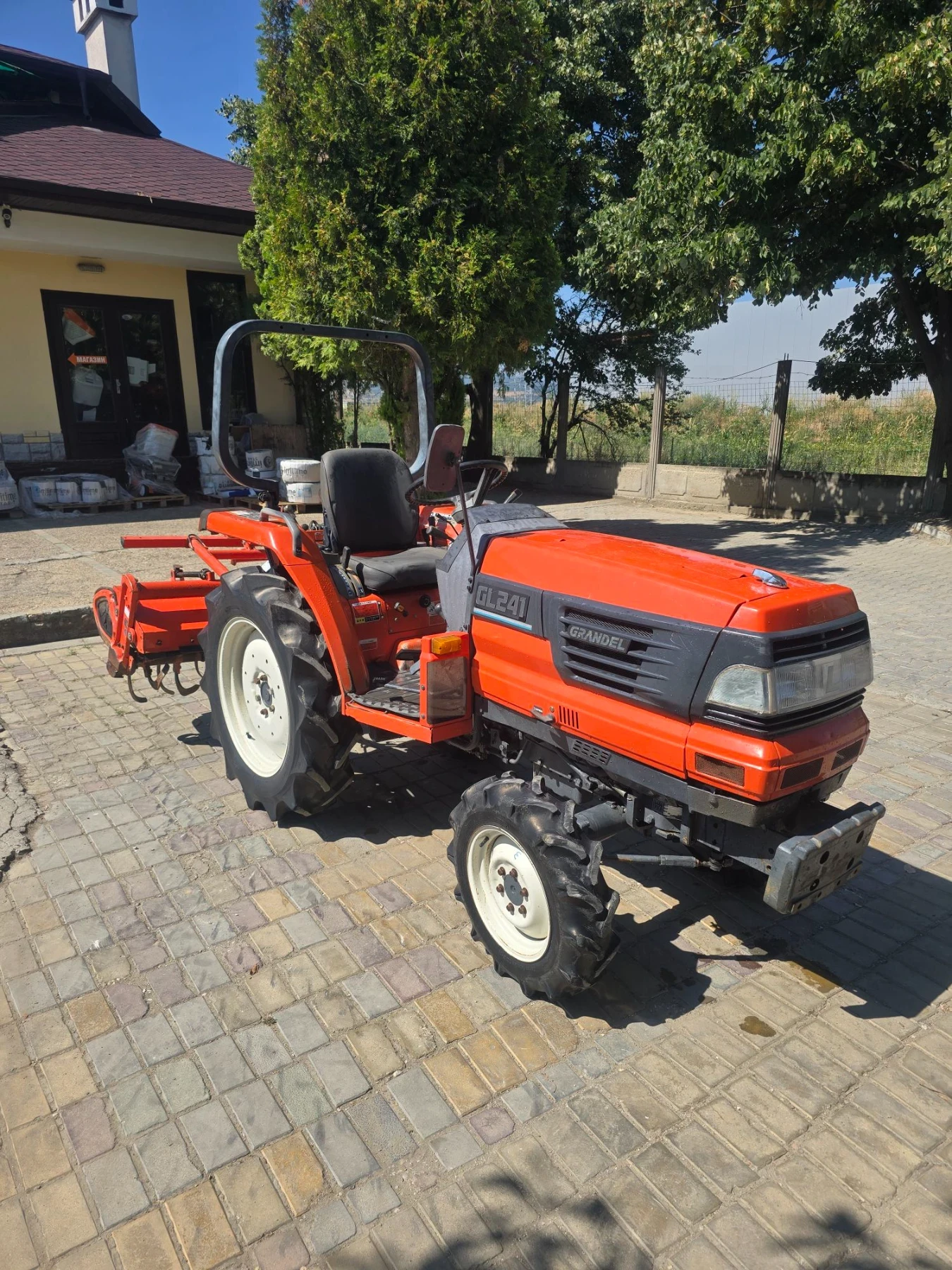 Трактор Kubota GL 241