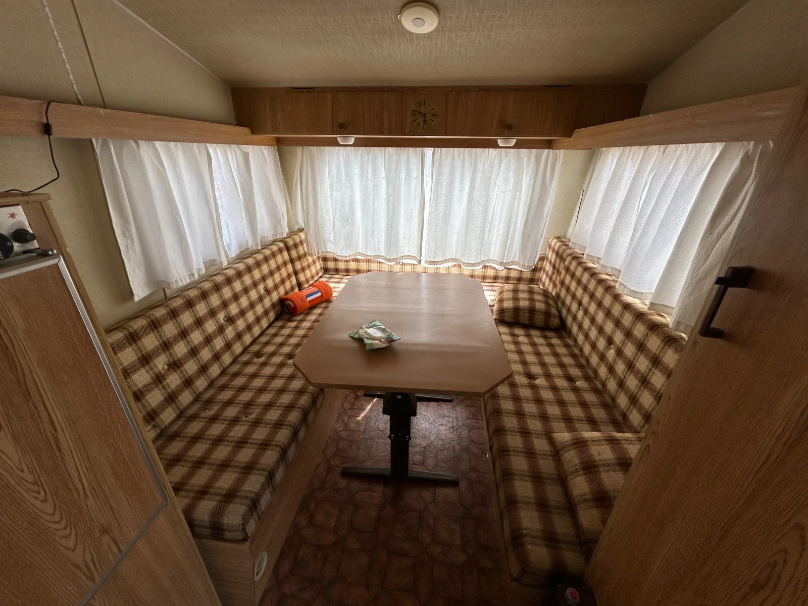 Каравана KIP KL390 EK, снимка 5 - Каравани и кемпери - 54231105