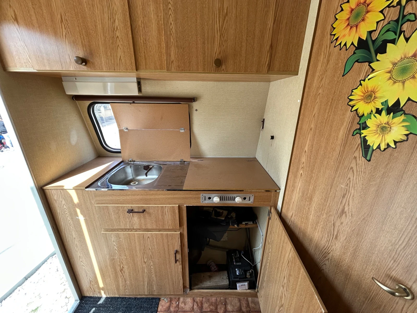 Каравана KIP KL390 EK, снимка 7 - Каравани и кемпери - 54231105