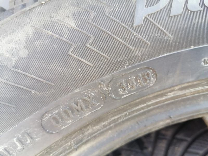 Гуми Зимни 235/55R17, снимка 8 - Гуми и джанти - 32080057