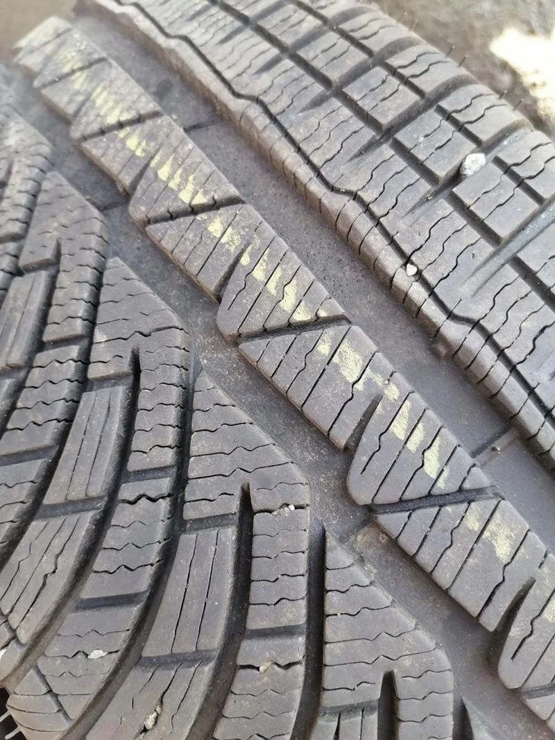 Гуми Зимни 235/55R17, снимка 5 - Гуми и джанти - 32080057