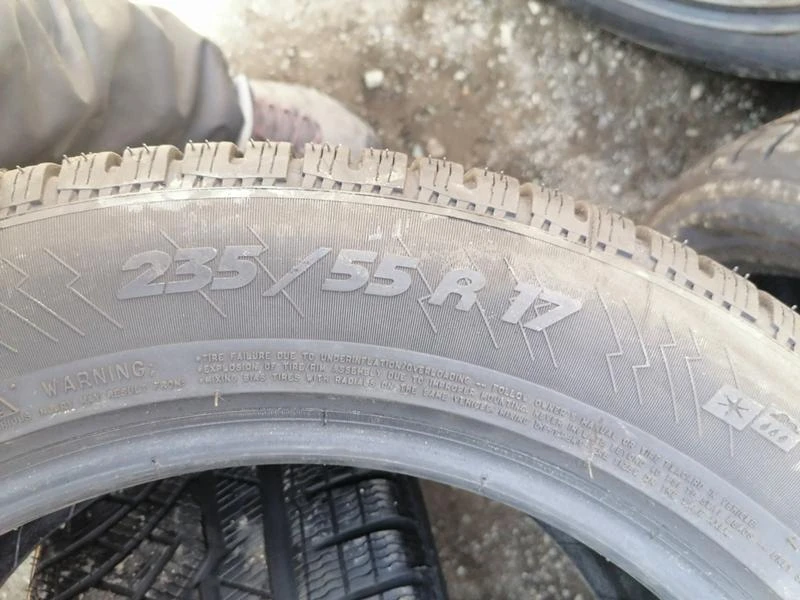 Гуми Зимни 235/55R17, снимка 7 - Гуми и джанти - 32080057