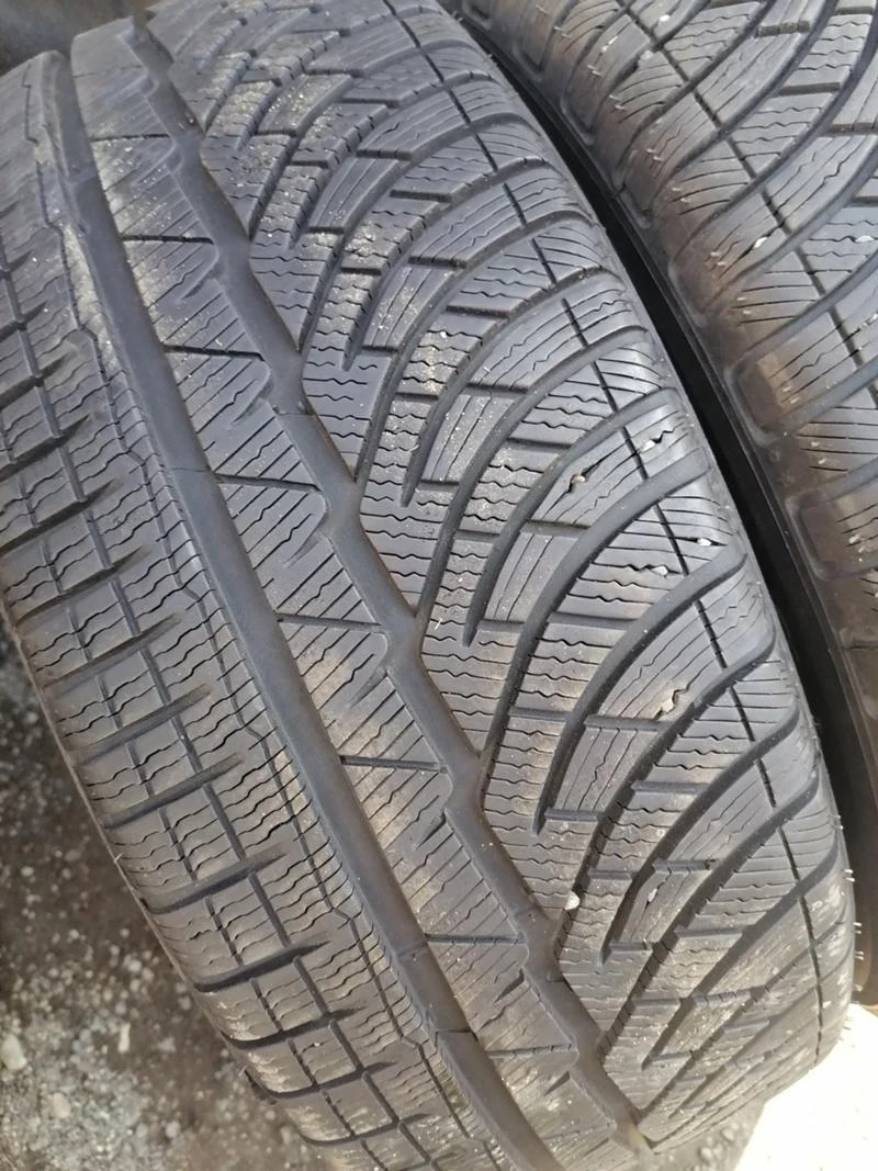 Гуми Зимни 235/55R17, снимка 2 - Гуми и джанти - 32080057